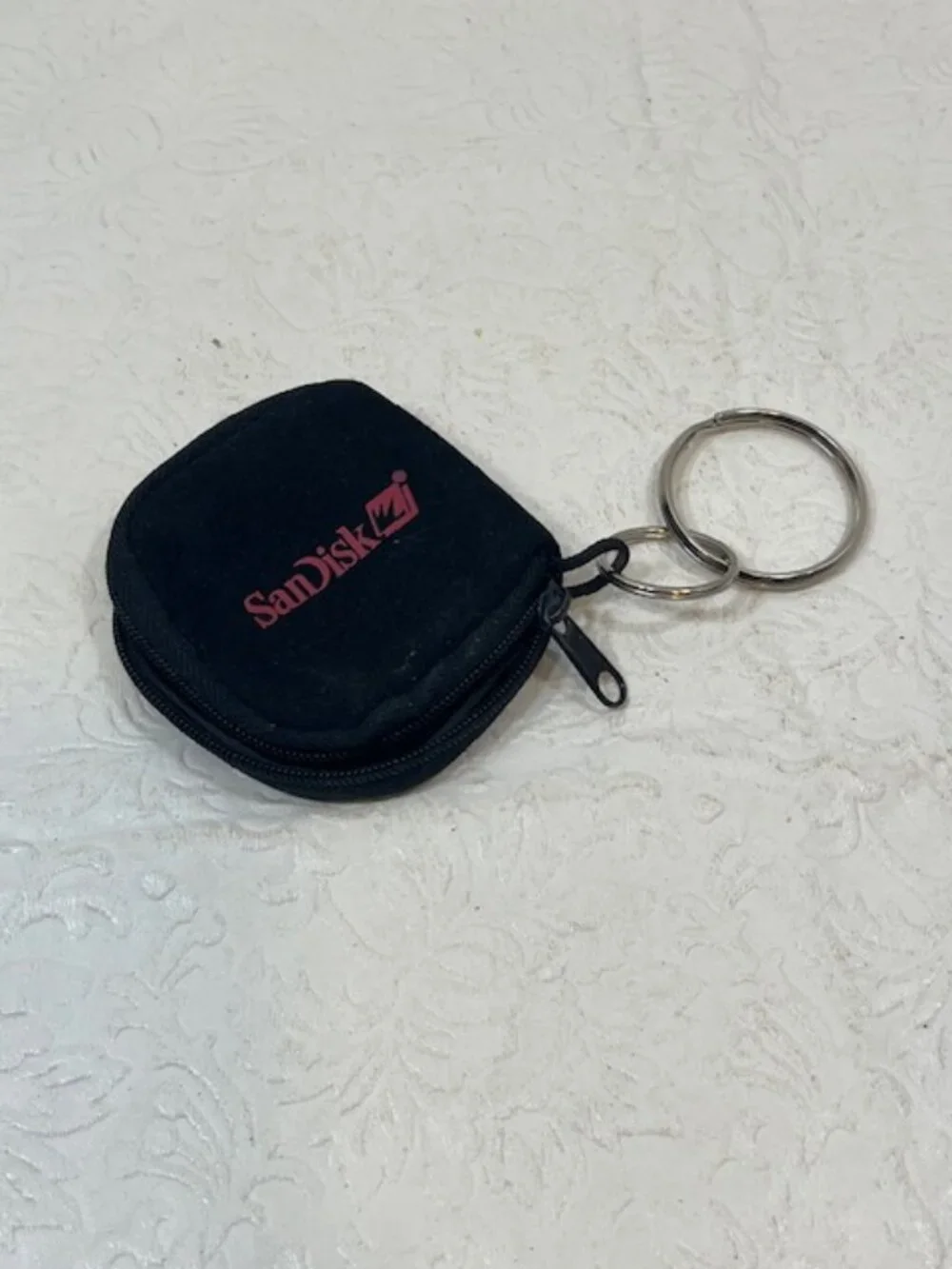 SanDisk Memory/Flash Card Travel Zip Pouch Case Keychain Logo Black 2.75